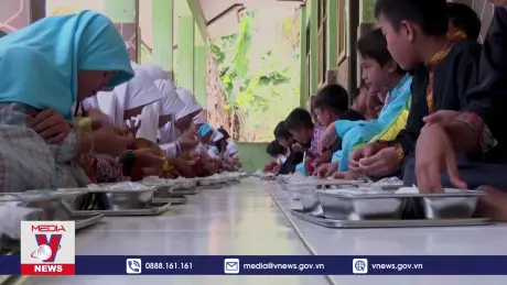 Bữa ăn học đường miễn phí tại Indonesia