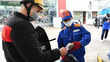 Giá xăng dầu quay đầu giảm, RON 95 xuống dưới 21.000 đồng/lít