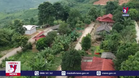 Hàng chục hộ dân sống thấp thỏm dưới khu vực có nguy cơ sạt lở