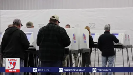 Cử tri bang North Carolina đi bỏ phiếu sớm