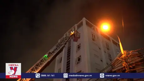 Cứu nhiều người mắc kẹt trong đám cháy
