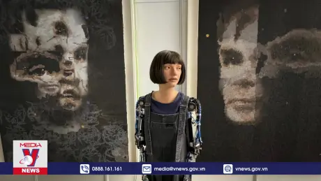 Lần đầu tiên bán đấu giá bức tranh của hoạ sĩ robot AI