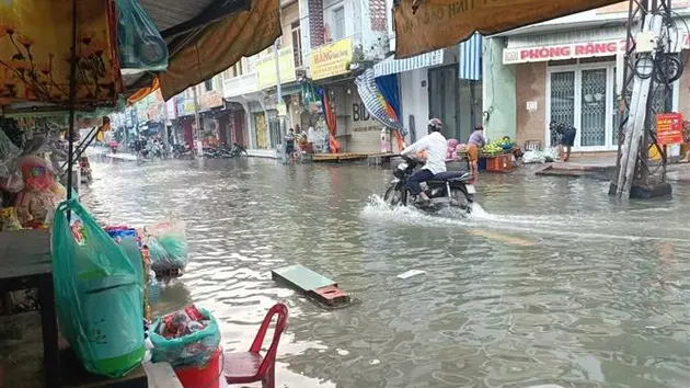 Tiểu thương Thủ Dầu Một khốn đốn vì triều cường