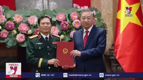 Tổng Bí thư, Chủ tịch nước trao Quyết định thăng quân hàm Đại tướng, Thượng tướng cho 3 sĩ quan cao cấp