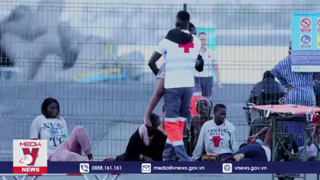 Giải cứu hơn 230 người di cư ngoài khơi Tây Ban Nha