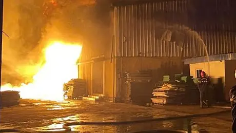 Hải Dương: Cháy nhà xưởng dữ dội