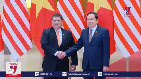 Chủ tịch Quốc hội hội đàm với Chủ tịch Hạ viện Malaysia