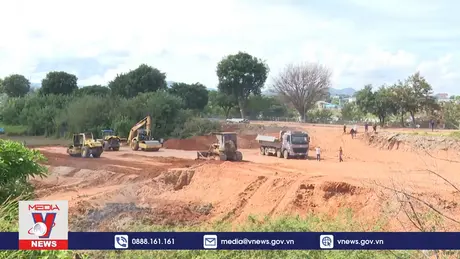 Ngổn ngang công trình Kè chống sạt lở ở Kon Tum