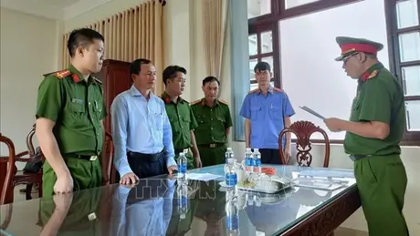 Khởi tố, bắt tạm giam Phó Chủ tịch và 3 cán bộ huyện Bù Gia Mập