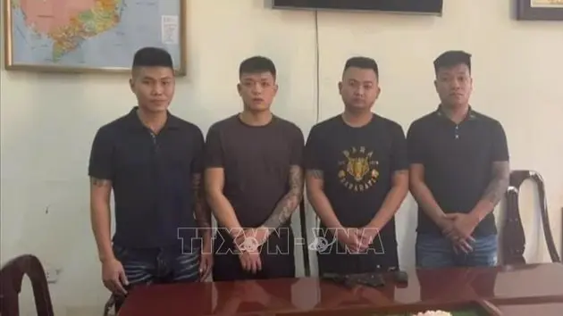 Bắt giữ các đối tượng gây rối trật tự sử dụng súng ngắn bắn về hướng người dân