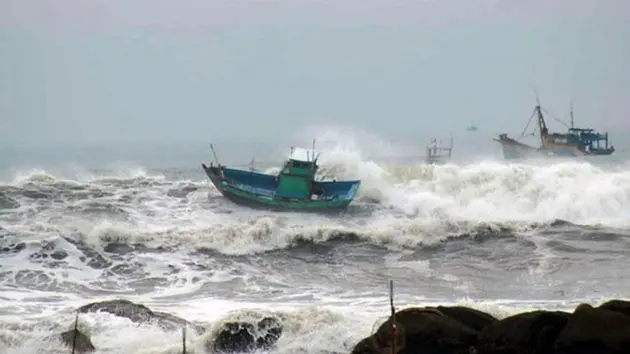Thời tiết ngày 24/10: Cảnh báo gió mạnh, sóng lớn trên biển
