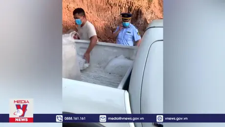 Kịp thời ngăn chặn gần 1 tấn chân gà đông lạnh nhập lậu