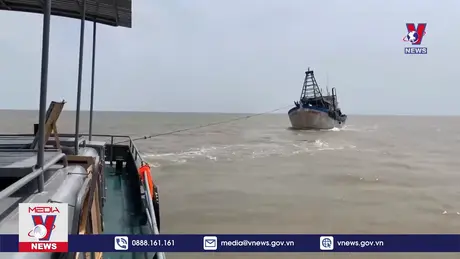 Bộ đội Biên phòng Sóc Trăng cứu hộ thành công tàu cá gặp nạn trên biển