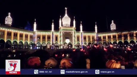 Vườn Tivoli ở Đan Mạch đẹp mê hoặc mừng lễ hội Halloween