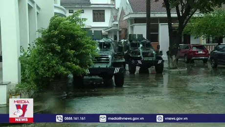 Đà Nẵng điều động xe thiết giáp chống bão số 6