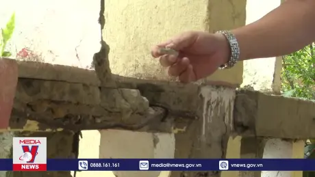 Trường học xuống cấp, giáo viên và học sinh nơm nớp lo sợ