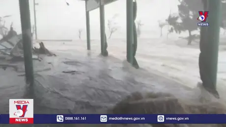 Sóng biển cao đánh mạnh vào sâu trong đất liền khu vực biển Thuận An