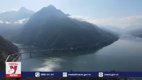 Du lịch sông Đà mùa nước nổi ở Mường Lay