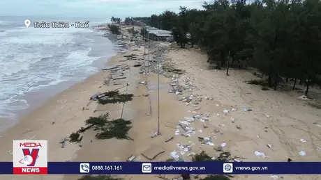 Bờ biển Thừa Thiên - Huế sạt lở nặng nề sau bão