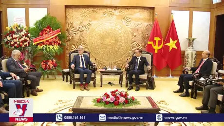 Tăng cường trao đổi với Đảng Cộng sản Pháp