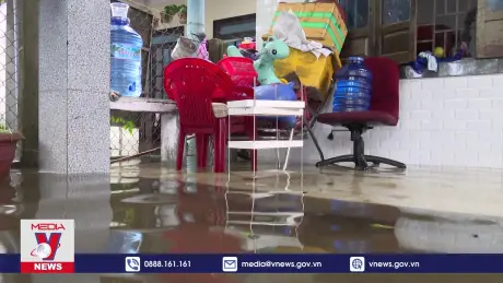 Người dân Huế khẩn trương dọn dẹp chờ nước rút