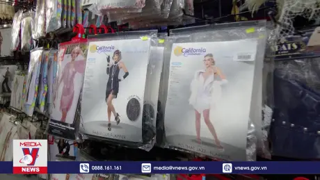 Rộn ràng không khí mua sắm quần áo hóa trang tại Mỹ