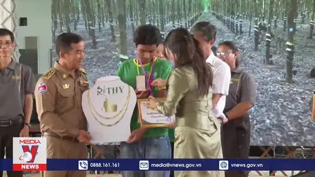 Sôi động hội thi thu hoạch mủ cao su tại Campuchia