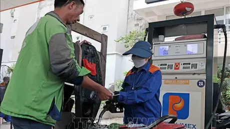 Giá xăng giảm, giá dầu tăng từ chiều 31/10