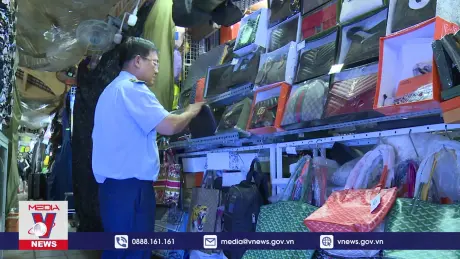 Phát hiện nhiều đồng hồ, túi xách ở chợ Bến Thành là hàng giả