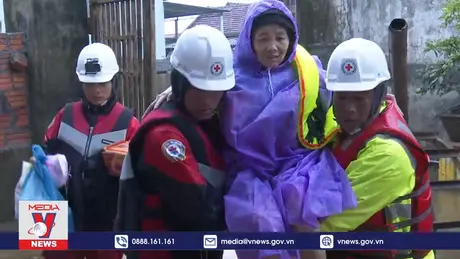 Những người quên mình trong lũ lụt ở Quảng Bình