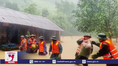 Bộ đội Biên phòng Quảng Bình giúp dân ổn định sau lũ