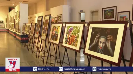 Khai mạc Triển lãm ảnh “Sắc màu các dân tộc Việt Nam”