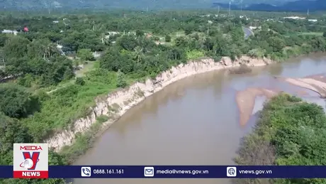 Cấp bách giải quyết tình trạng sạt lở bờ sông Ba