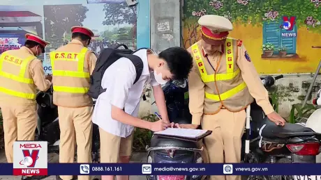 Siết chặt quản lý học sinh đi xe đạp điện, xe máy điện