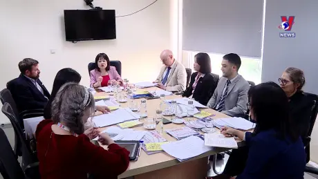 Không gian pháp ngữ: Độc đáo những chiếc kính thủ công của người Việt
