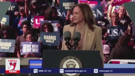 Bà Kamala Harris bỏ phiếu qua đường bưu điện