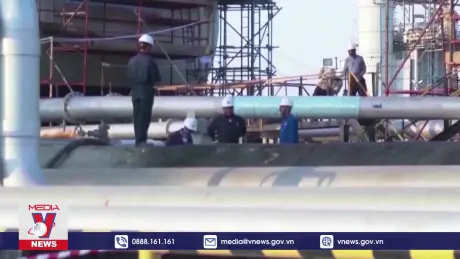 OPEC+ gia hạn biện pháp tự nguyện cắt giảm sản lượng dầu thô