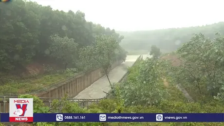 Hà Tĩnh xả tràn hàng loạt hồ chứa nước