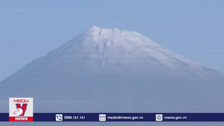 Núi Phú Sĩ có tuyết trở lại