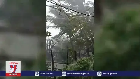 Philippines sơ tán hàng chục nghìn người do bão Yinxing