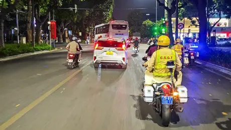 Xuyên đêm bắt giữ hàng chục “quái xế” ngông cuồng
