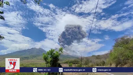 Núi lửa phun trào ở miền Đông Indonesia