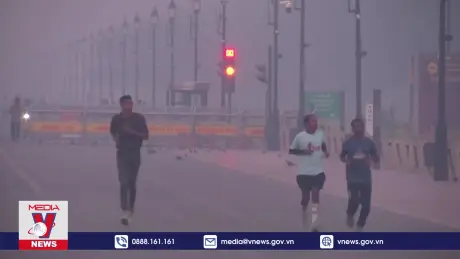 Ấn Độ phun sương để giảm nồng độ bụi