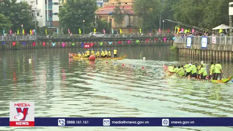 Đua ghe ngo giữa lòng TPHCM