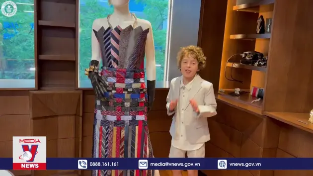 Nhà thiết kế thời trang trẻ nhất thế giới