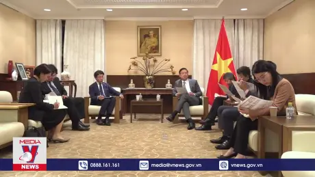 Trao tặng Bằng khen của Thủ tướng Chính phủ cho Nghị sĩ Nhật Bản