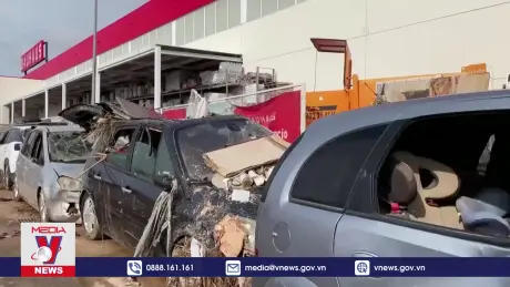 Valencia vật lộn với hậu quả sau lũ lụt lịch sử