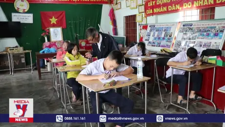 Lớp học tình thương của những giáo viên nghỉ hưu