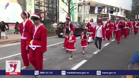 Lễ diễu hành của các ông già Noel tại Tokyo