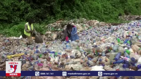 Rác thải nhựa gây mất điện trên toàn Congo